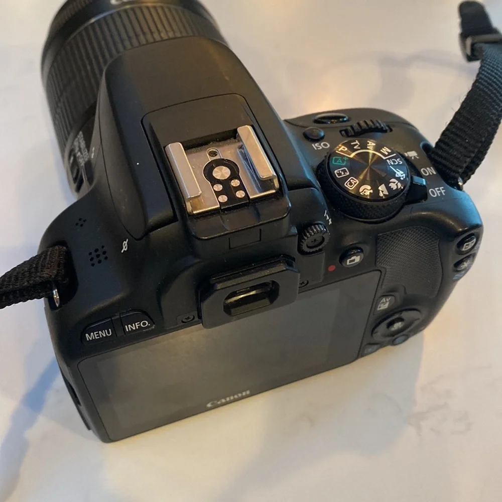 Canon EOS Rebel SL1 Camera 18-55mm Lens Bundle